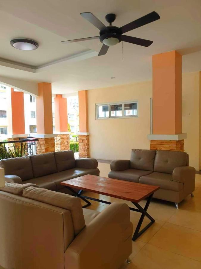 Arezzo Davao Near Sm Lanang & Airport Apartamento Exterior foto